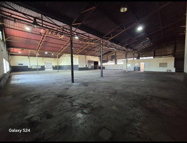 1,915M² WAREHOUSE TO LET IN ISANDO